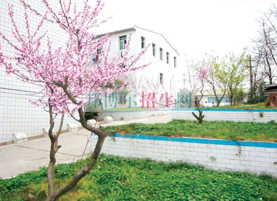 貴州經(jīng)貿學校學費