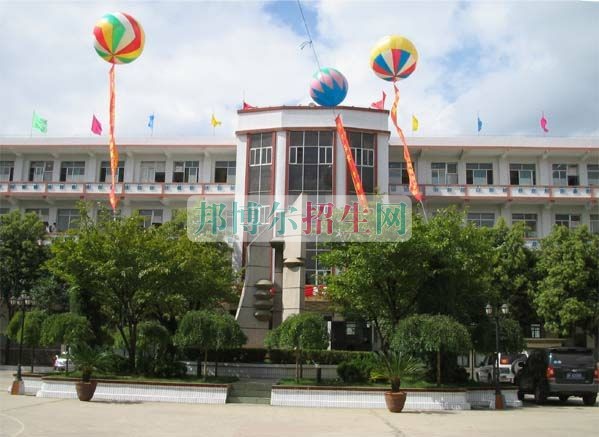 畢節(jié)地區(qū)財(cái)貿(mào)學(xué)校2016年報(bào)名條件、招生對(duì)象