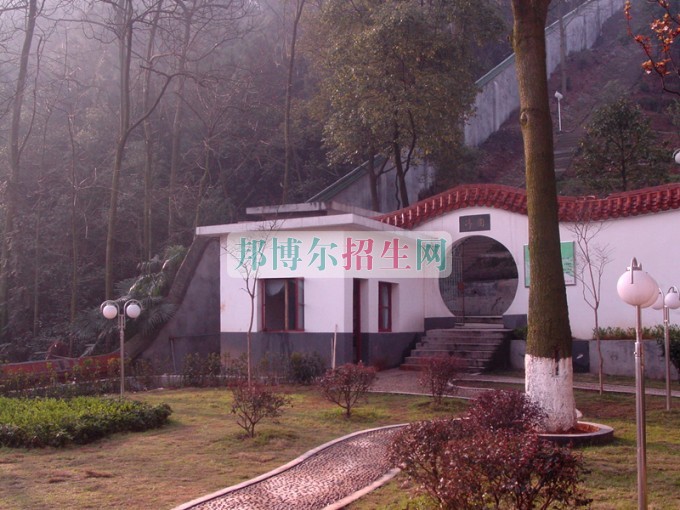湖南商學(xué)院招生辦聯(lián)系電話(huà)