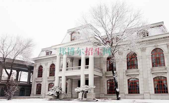 山東圣翰財(cái)貿(mào)職業(yè)學(xué)院招生辦聯(lián)系電話(huà)