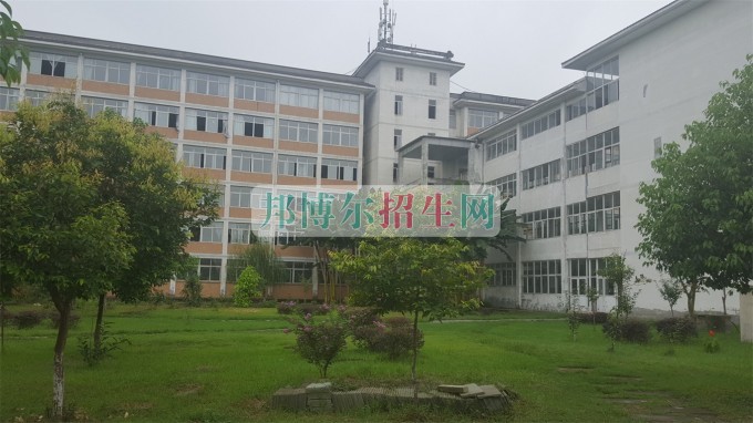 成都信息技術(shù)學校報名條件、招生對象