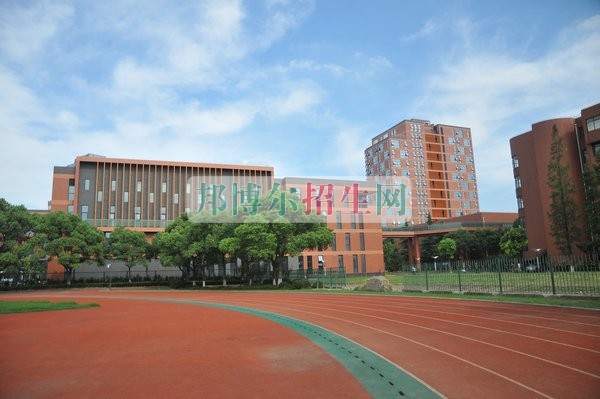 初中畢業(yè)學(xué)飛機維修的學(xué)校