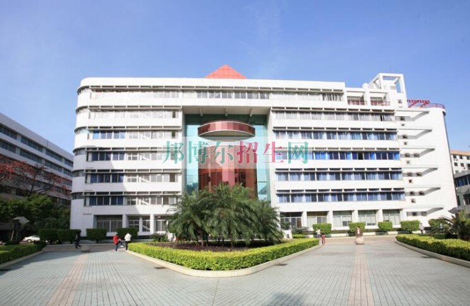 初中畢業(yè)學民航商務(wù)的學校