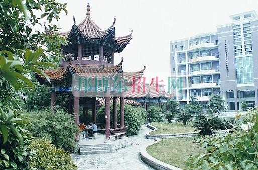 哪個(gè)動漫設(shè)計(jì)與制作學(xué)校好