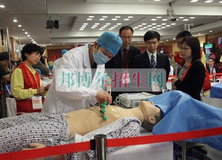臨床醫(yī)學學校怎么樣