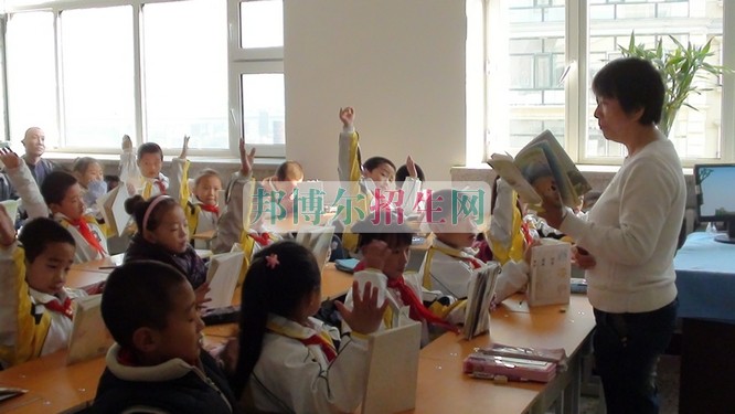 成都有什么好的教育技術(shù)學學校