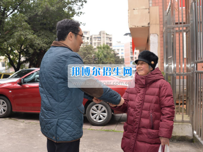 川南幼兒師范高等專科學校領導帶隊慰問生活困難教職工、老黨員和老干部