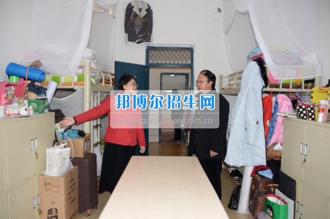 內(nèi)江市教育局檢查川南幼兒師范高等?？茖W(xué)校春季開學(xué)工作