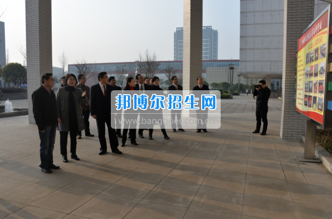 川南幼兒師范高等?？茖W(xué)校迎接隆昌縣創(chuàng)建第四屆省級(jí)文明城市測(cè)評(píng)組考評(píng)