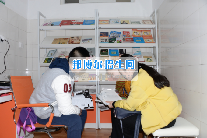 川南幼兒師范高等?？茖W(xué)校黨團(tuán)工作站、圖書漂流站在學(xué)生公寓正式運(yùn)行