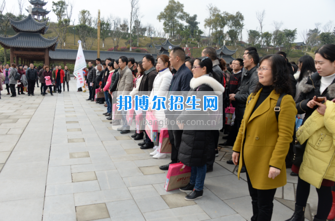 川南幼兒師范高等?？茖W(xué)校舉行慶祝國際勞動婦女節(jié)活動