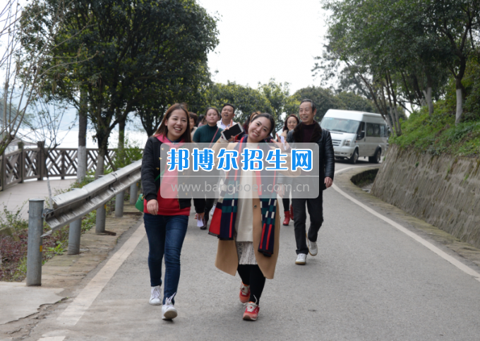 川南幼兒師范高等?？茖W(xué)校舉行慶祝國際勞動婦女節(jié)活動