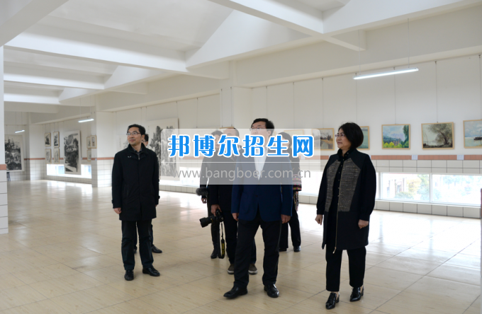 川南幼兒師范高等?？茖W(xué)校作“互聯(lián)網(wǎng)+教育”專題報(bào)告