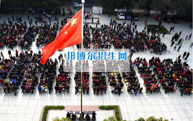 南充市建華職業(yè)中學(xué)召開2017年春季學(xué)生家長(zhǎng)大會(huì)