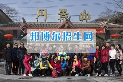 四川省什邡市職業(yè)中專學(xué)校遠(yuǎn)足、攝影活動(dòng)彰顯工會(huì)活力