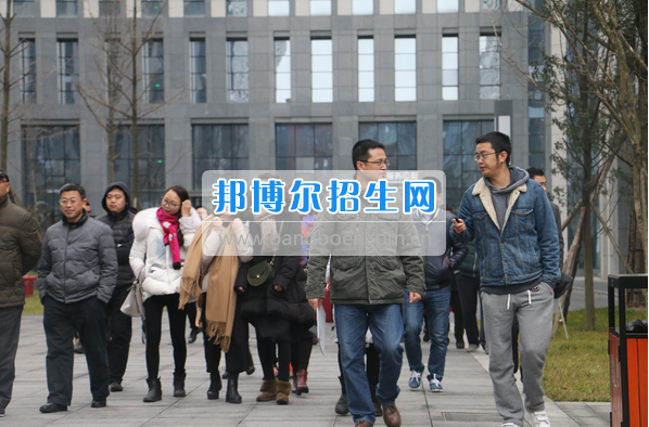成都市洞子口職業(yè)高級中學(xué)組織師生開展百里中軸看成都主題研學(xué)活動(dòng)