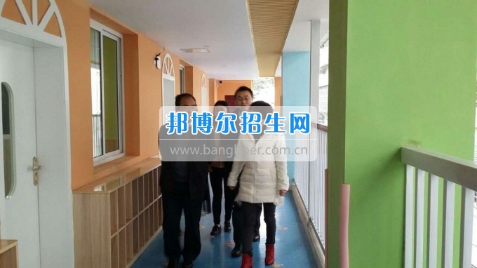 南充師范學(xué)校蔡禮儒校長赴高坪、嘉陵參加實(shí)習(xí)就業(yè)基地掛牌并看望實(shí)習(xí)生