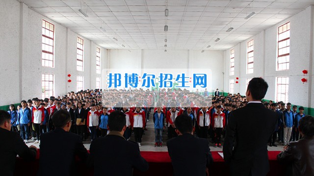 馨知心集團(tuán)、云南動(dòng)高鐵普鐵公司、上海大眾等多家單位在我校舉辦招聘會(huì)