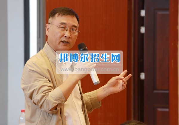 貴州商業(yè)高等?？茖W(xué)校舉行“協(xié)同創(chuàng)新 共謀發(fā)展——高校服務(wù)區(qū)域經(jīng)濟(jì)發(fā)展論壇”