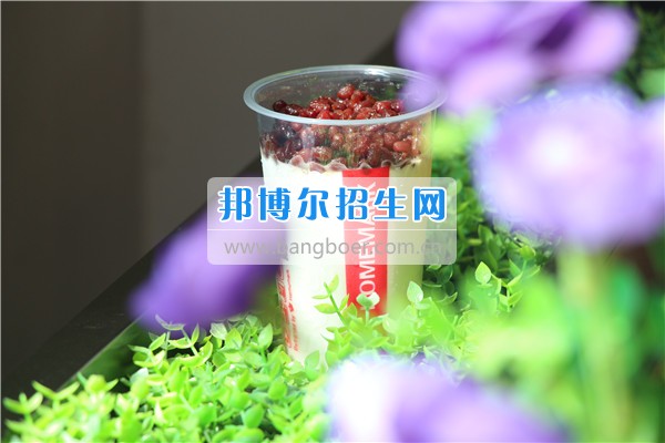 成都希望航空職業(yè)學(xué)校美味冷飲大曝光！據(jù)說，正數(shù)第三的是同學(xué)們最喜愛的冷飲！