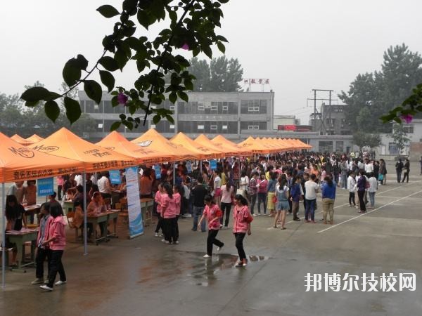 四川人民醫(yī)院護士學校2019年報名條件、招生對象