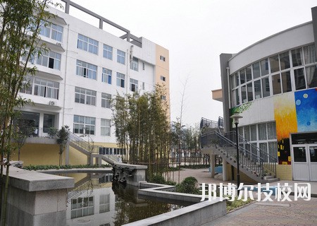 成都汽車職業(yè)技術(shù)學(xué)校2020年報名條件、招生要求、招生對象