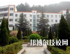 黔南民族衛(wèi)生學校2020年學費、收費多少