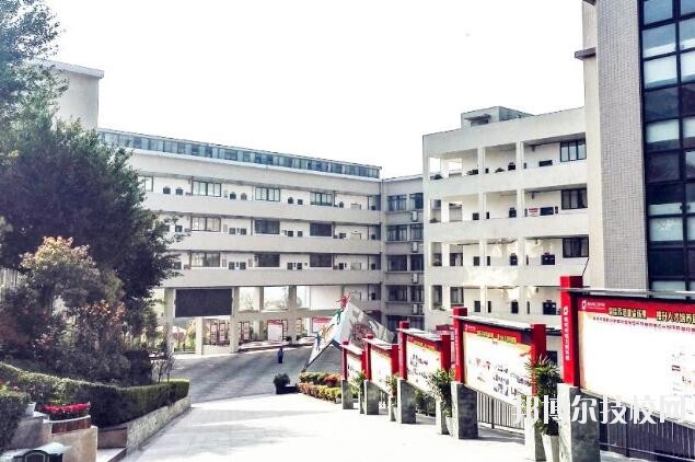 重慶輕工業(yè)學(xué)校2020年報名條件、招生要求、招生對象