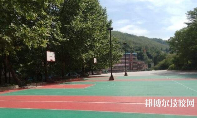 貴州現(xiàn)代經(jīng)濟(jì)學(xué)校2020年學(xué)費(fèi)、收費(fèi)多少
