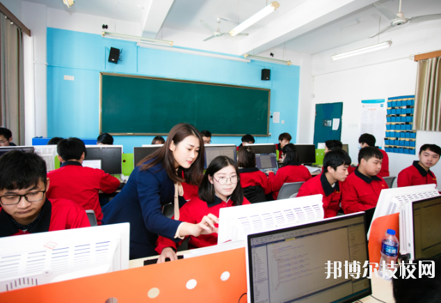 江西機(jī)械高級(jí)技工學(xué)校2020年學(xué)費(fèi)、收費(fèi)多少