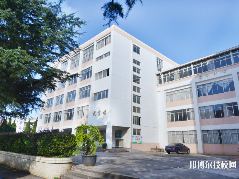 云南中醫(yī)藥中等專科學(xué)校2020年報(bào)名條件、招生要求、招生對象