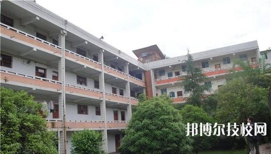 清鎮(zhèn)中等職業(yè)技術學校2020年報名條件、招生要求、招生對象