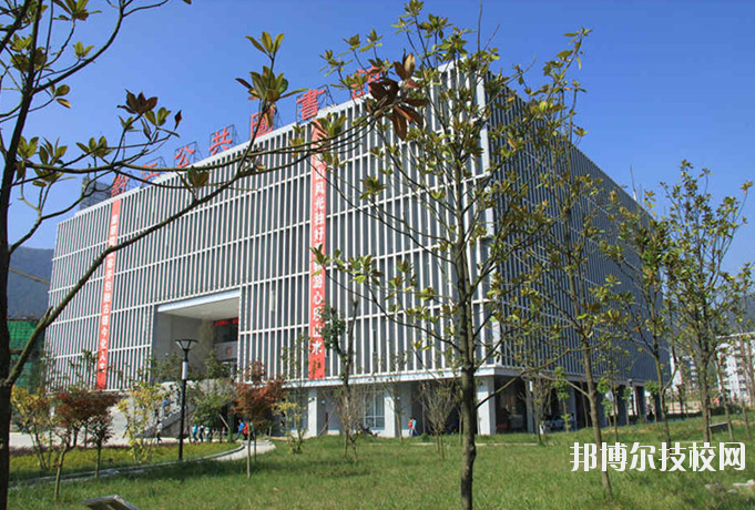 重慶黔江區(qū)民族職業(yè)教育中心2020年報名條件、招生要求、招生對象