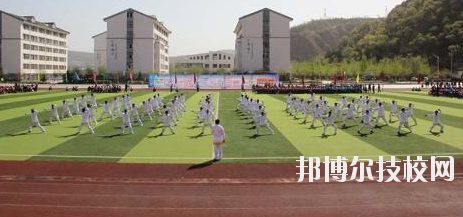 平?jīng)鰴C(jī)電工程學(xué)校2020年學(xué)費(fèi)、收費(fèi)多少