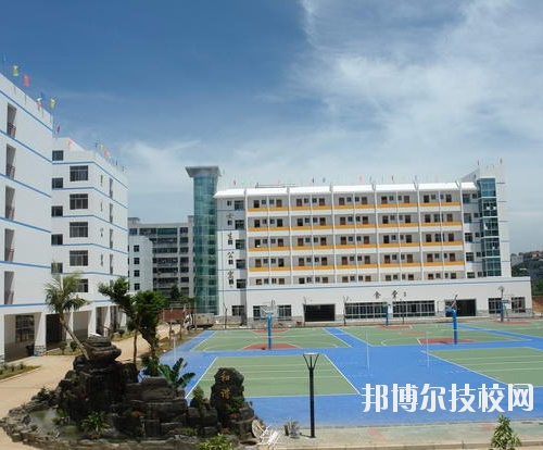 重慶萬(wàn)州三峽服裝藝術(shù)學(xué)校2020年招生辦聯(lián)系電話(huà)