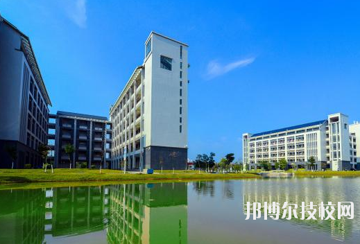 河源衛(wèi)生學(xué)校2020年報(bào)名條件、招生要求、招生對(duì)象