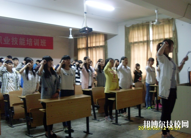安源區(qū)職業(yè)中等專業(yè)學(xué)校2020年報名條件、招生要求、招生對象