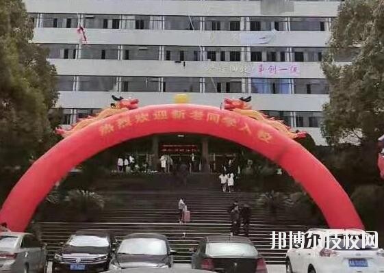 貴陽精工科技學(xué)校2020年學(xué)費、收費多少