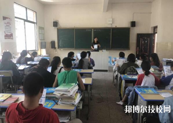 安順機(jī)械工業(yè)學(xué)校2020年報(bào)名條件、招生要求、招生對(duì)象