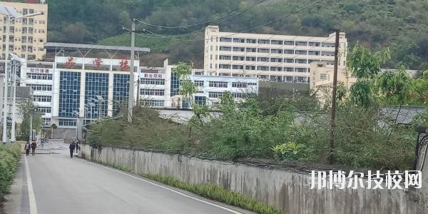 興義中等職業(yè)學校2020年報名條件、招生要求、招生對象