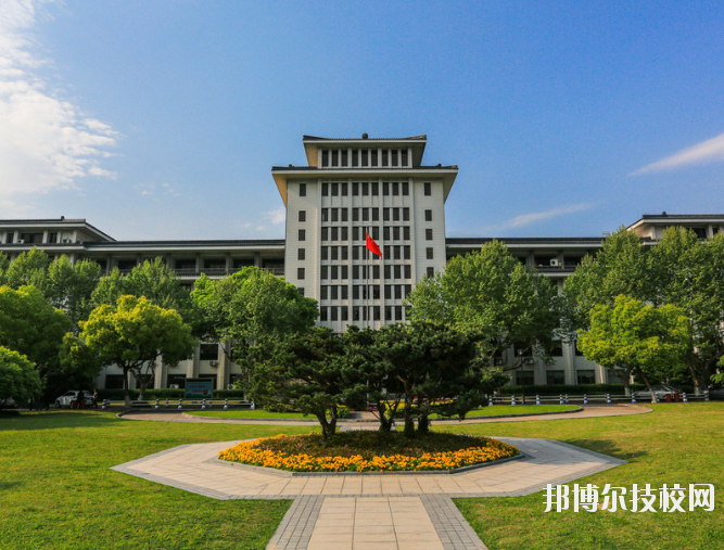 重慶旅游學(xué)校建勝分校2020年報(bào)名條件、招生要、招生對象求