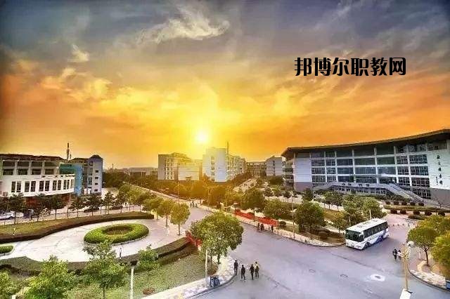 英山草盤(pán)職業(yè)中學(xué)怎么樣、好不好