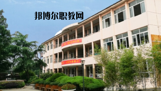浙江吉利汽車工業(yè)學校2020年報名條件、招生要求、招生對象