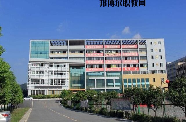 遵義博導(dǎo)網(wǎng)絡(luò)職業(yè)技術(shù)學(xué)校2020年報(bào)名條件、招生要求、招生對(duì)象