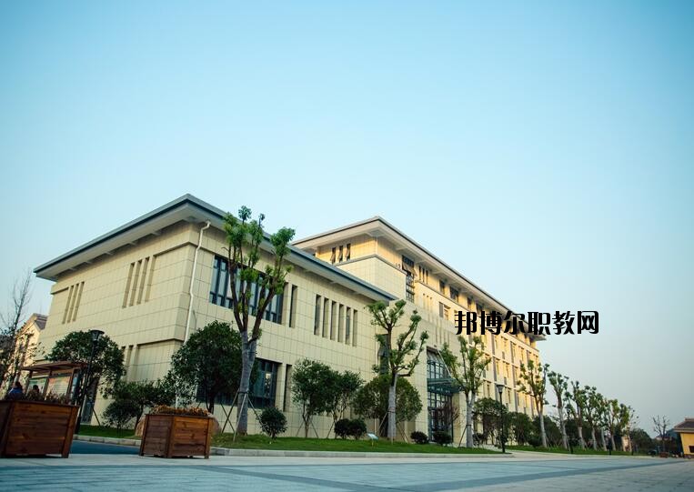 龍游縣職業(yè)技術(shù)學(xué)校2020年報名條件、招生要求、招生對象