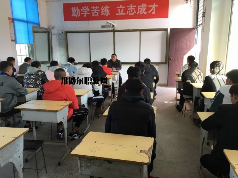 銅鼓縣職業(yè)中專學(xué)校2020年報(bào)名條件、招生要求、招生對象