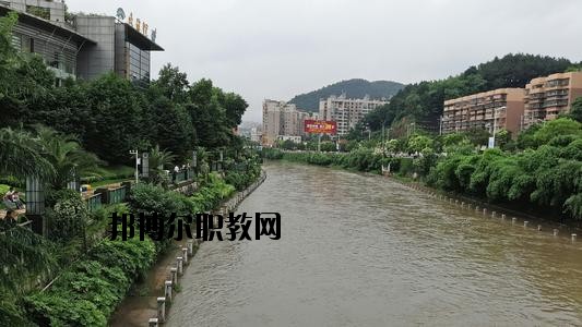 貴陽長征職業(yè)技術(shù)學(xué)校2020年報(bào)名條件、招生要求、招生對象