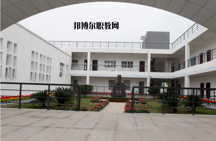 南充技師學(xué)院2020年報(bào)名條件、招生要求、招生對(duì)象