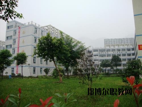 四川筠連職業(yè)技術(shù)學(xué)校2020年報(bào)名條件、招生要求、招生對象