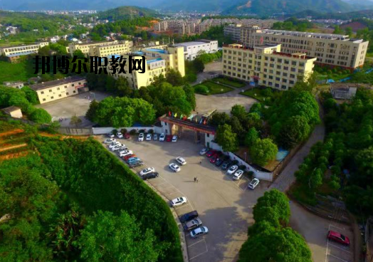 萍鄉(xiāng)工業(yè)中等專業(yè)學(xué)校怎么樣、好不好